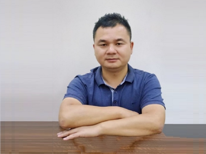模具开发顾问   覃伟(图1)